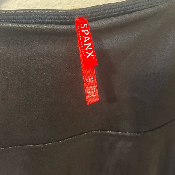 Spanx - Faux Leather Stripe Legging in Very Black/White size Large - Picture 9 of 10